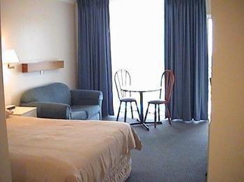 Holiday Lodge Motor Inn Нарума Экстерьер фото